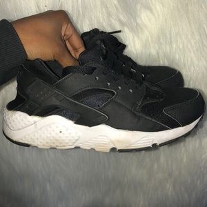 Nike Huarache Run Size (Grade School Boys 5Y)
